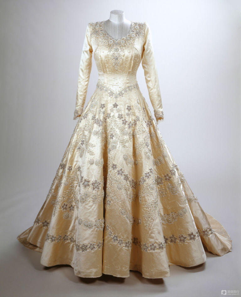 harpers bazaar malaysia queen elizabeth wedding dress