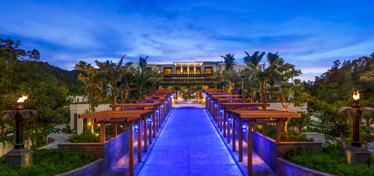 St. Regis Langkawi's grand driveway to Porte Cochere