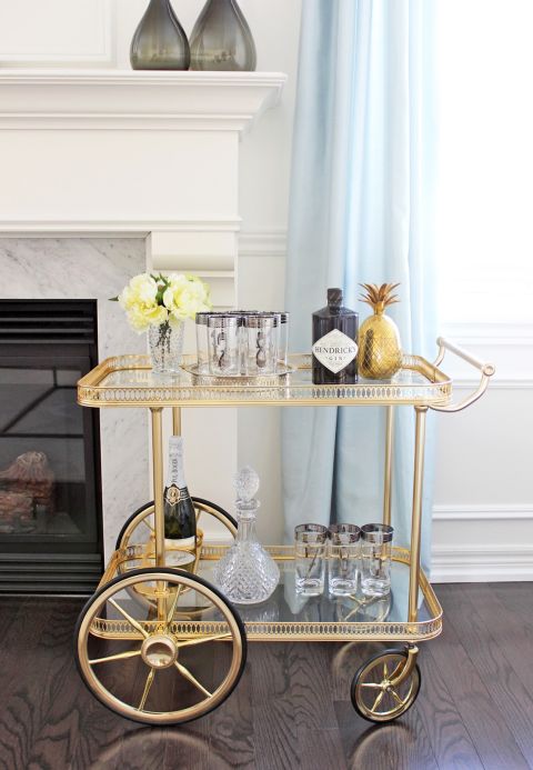 5 Stunning New Ways To Style Your Summer Bar Cart Harper S Bazaar Michelle Shen Of Am Dolce Vita Blog Achieved A High End Look By Keeping Her
