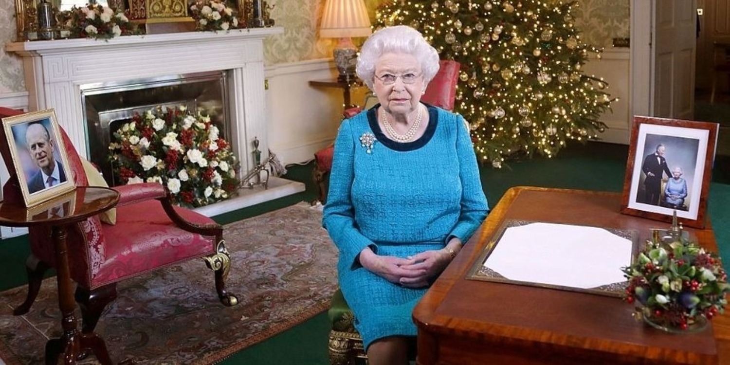This Is What The Queen Gives Her Staff For Christmas