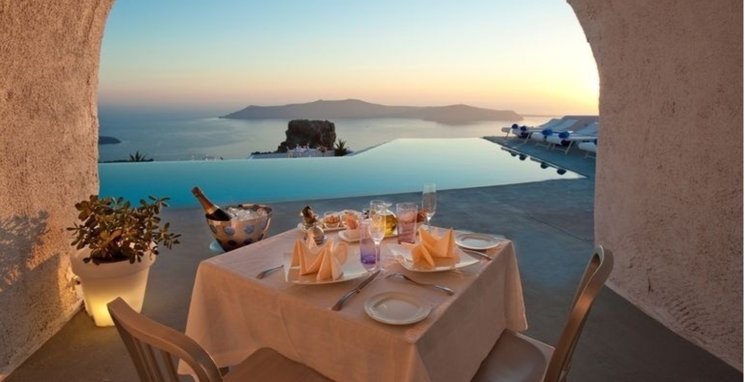 Grace Santorini, Greece