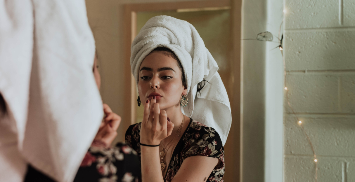 Study Finds That Make-Up Ages You – But Only Up to A Certain Point