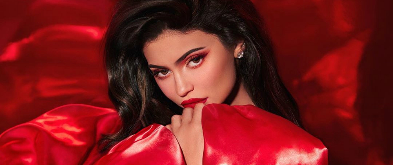 Kylie Jenner Is a Literal Christmas Gift in the Kylie Cosmetics Holiday ...